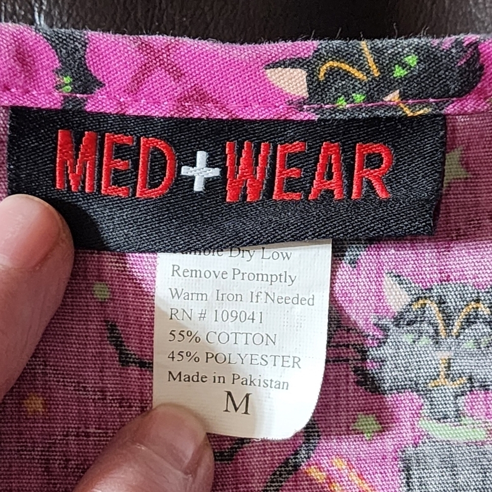 Halloween Scrub Top Women's Medium Pink Black Cat Pumpkin Nursing Medical - Picture 7 of 8